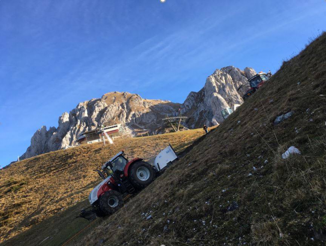 Leitungsgräben für Glasfaser unter extremen Bedingungen im Berg herstellen