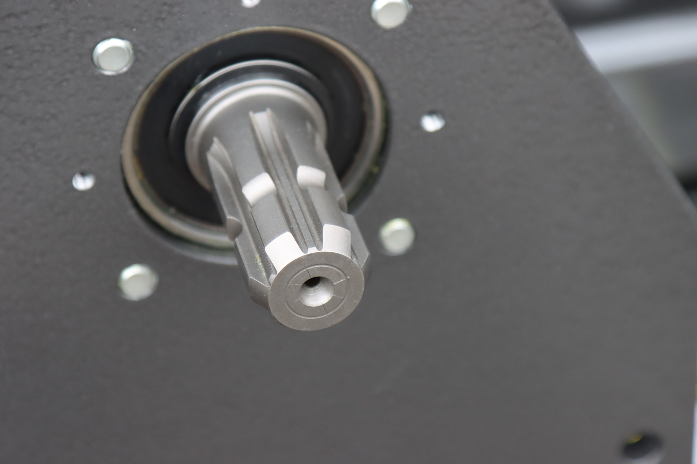 Detailaufnahme des Zapfwellenstummels (PTO) am Stehr SZA 25